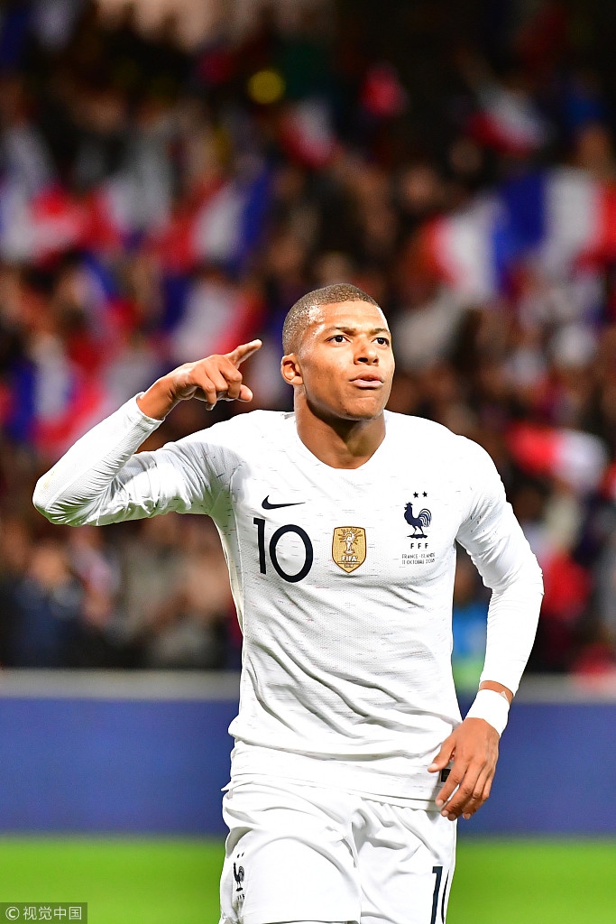 鹈鹕第二节7次失误，单节净负14分半场落后老鹰10分